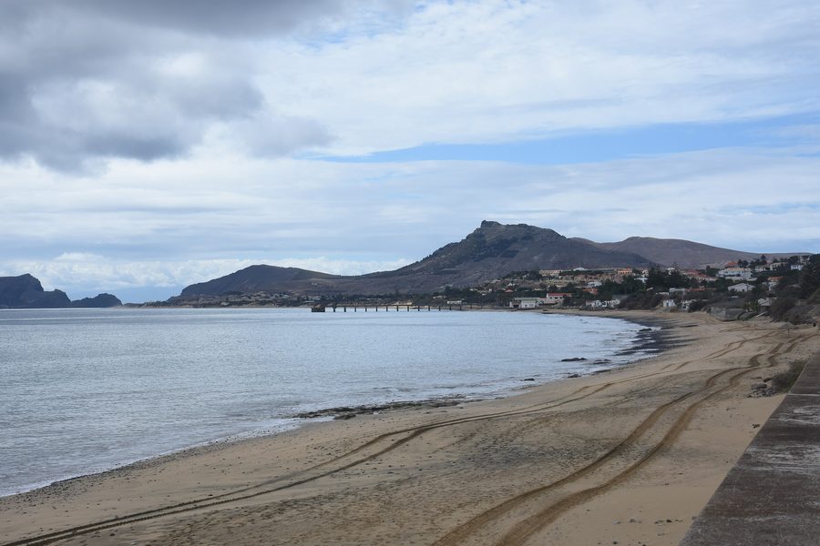 Langer Sandstrand von Porto Santo an der Atlantikküste
