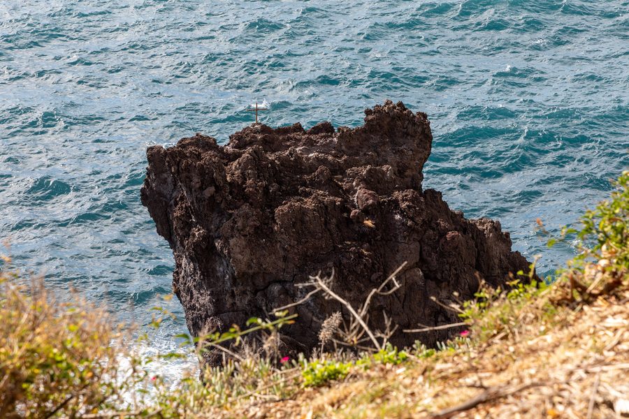 Felsen an der Promenade do Lido an der Küste von São Martinho in Funchal