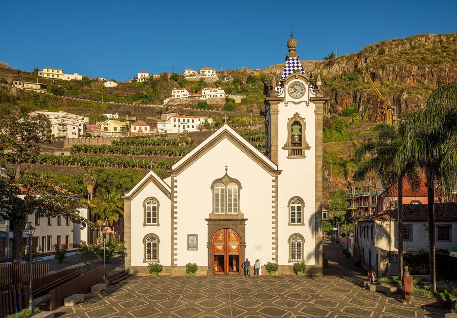Außenansicht der Igreja de São Bento in Ribeira Brava auf Madeira.