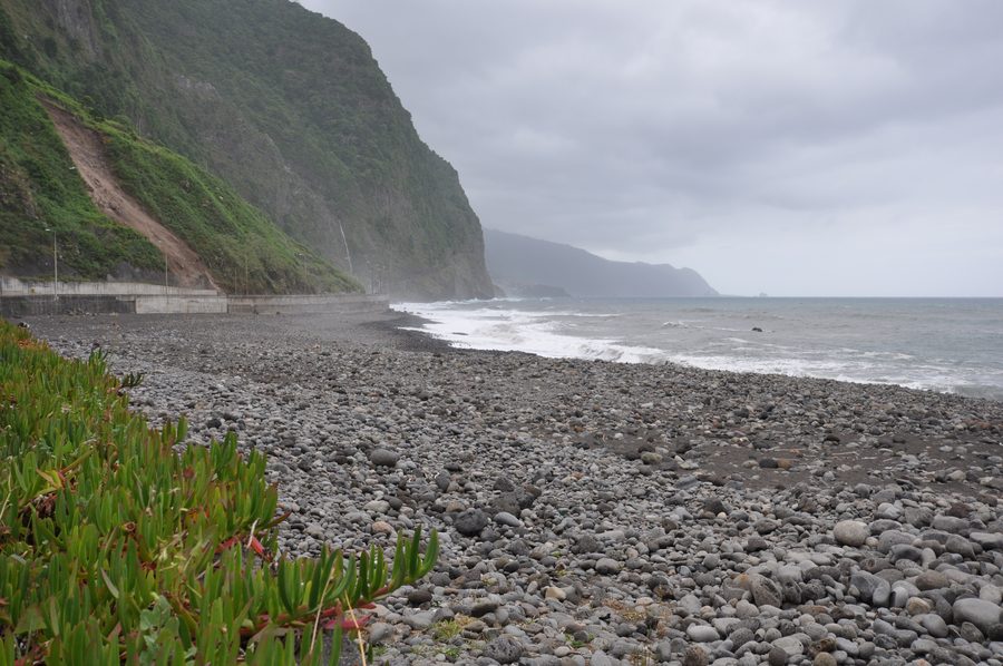 Nordküste bei São Vicente mit grünem Tal und Atlantik