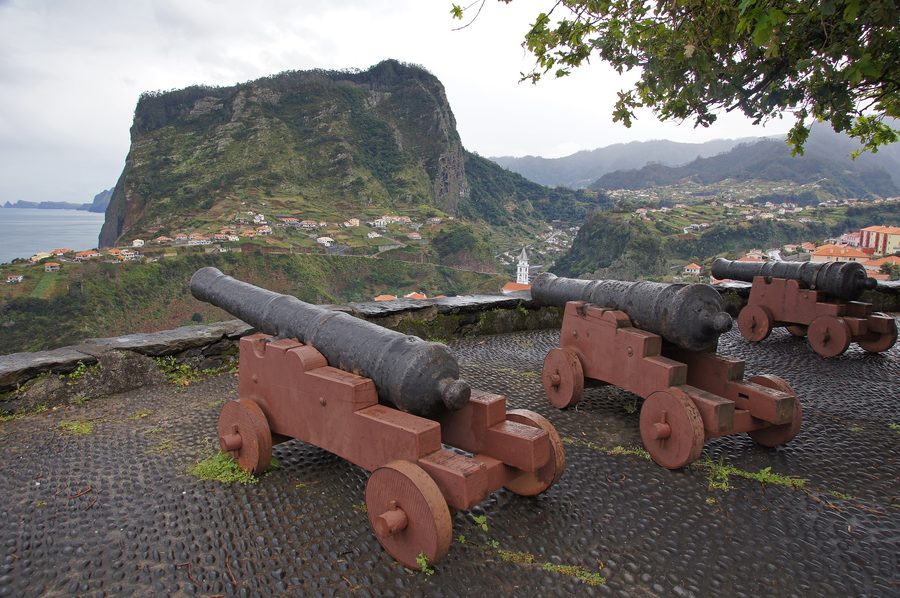 Kanonen im Fortim do Faial auf Madeira